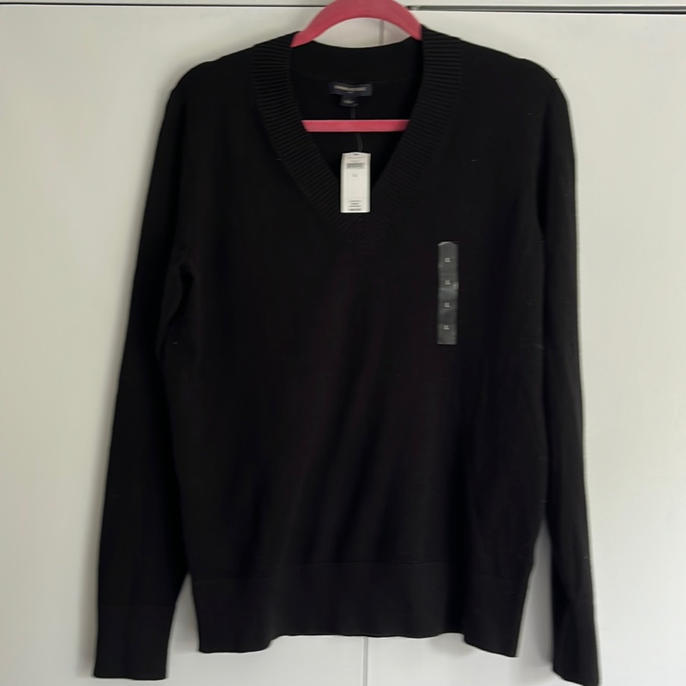 New Banana Republic black v neck flat knit lightweight sweater.
